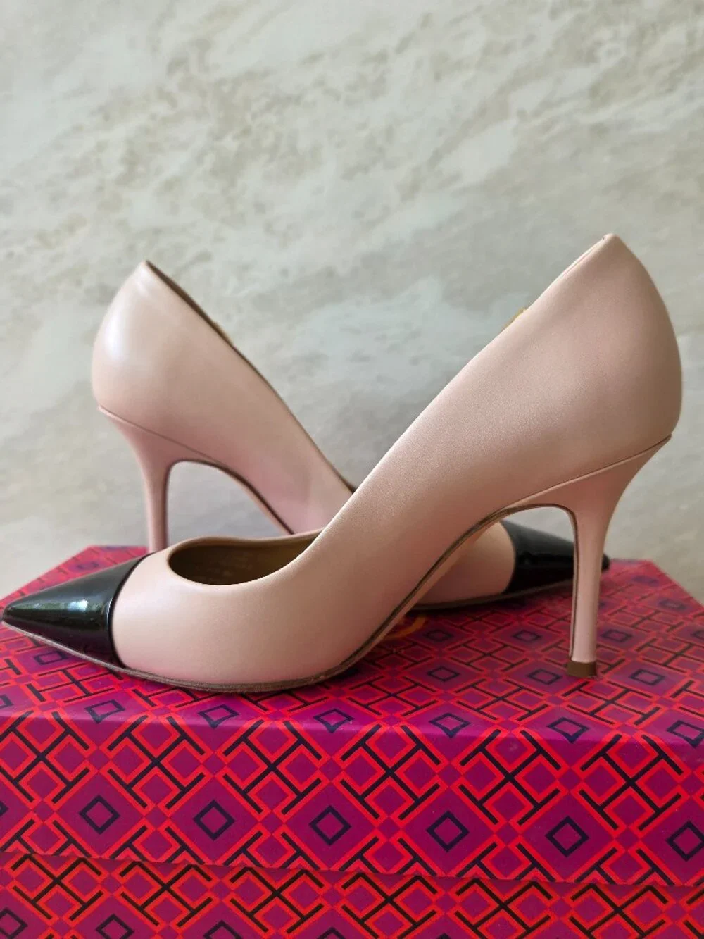 Tory Burch Penelope 85 mm Cap-Toe Pump seashell pink black 6